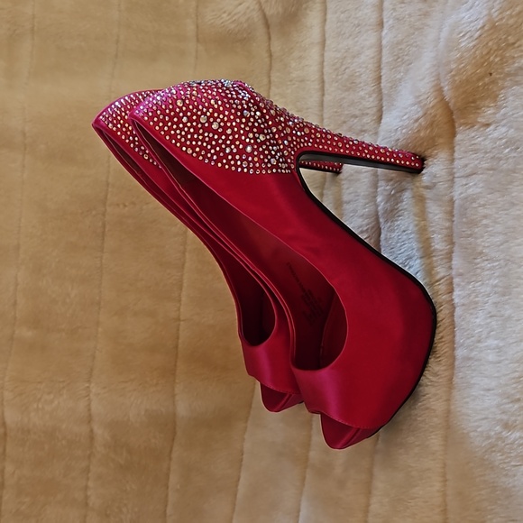 Steve Madden Playy-r Raspberry Satin Rhinestone Open-toe Platform Heels - Picture 4 of 7